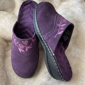 Purple embroidered genuine suede shoes